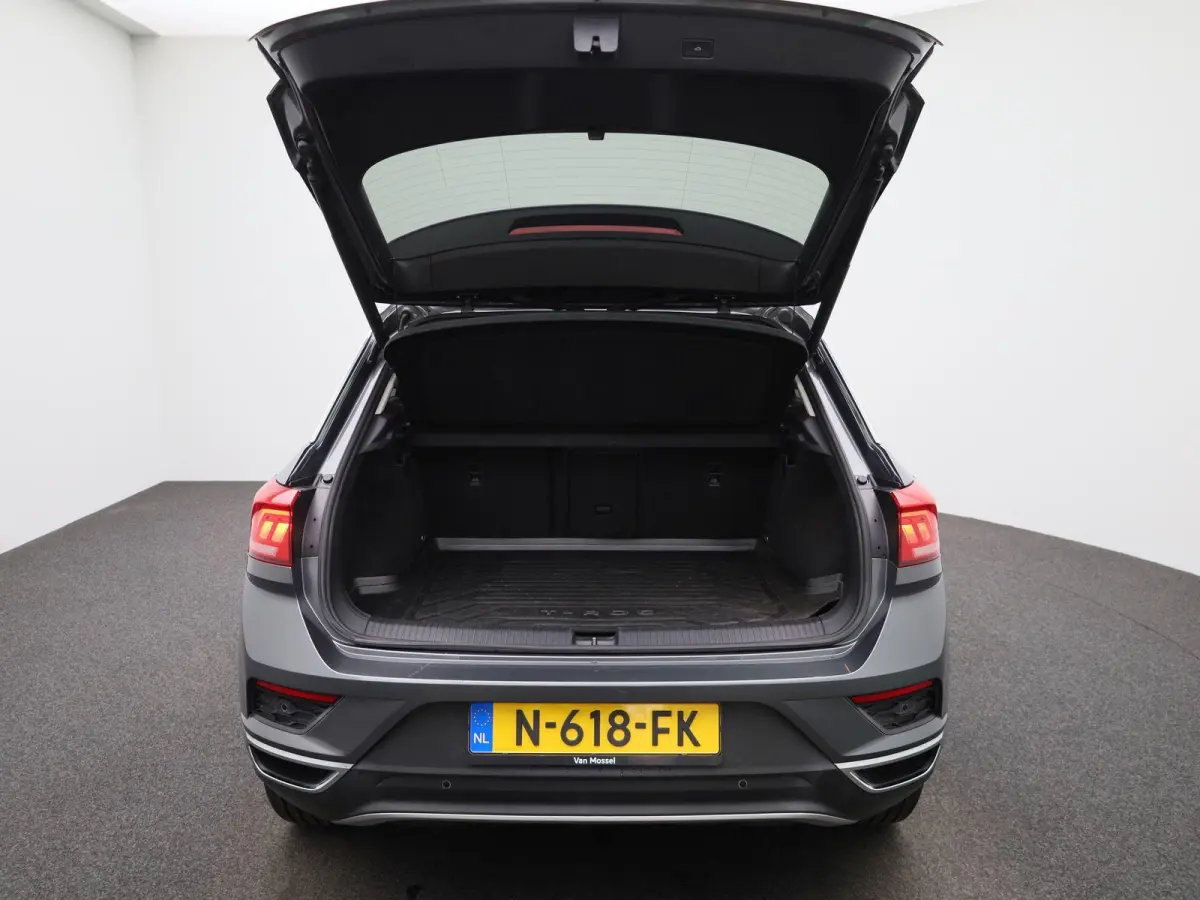 1.0 TSI Style Business 110 PK | Navigatie | Parkeersensoren | Climate Control | Adaptive Cruise Control | Achterklep, elektrisch bedienbaar | Apple Carplay | Android Auto |