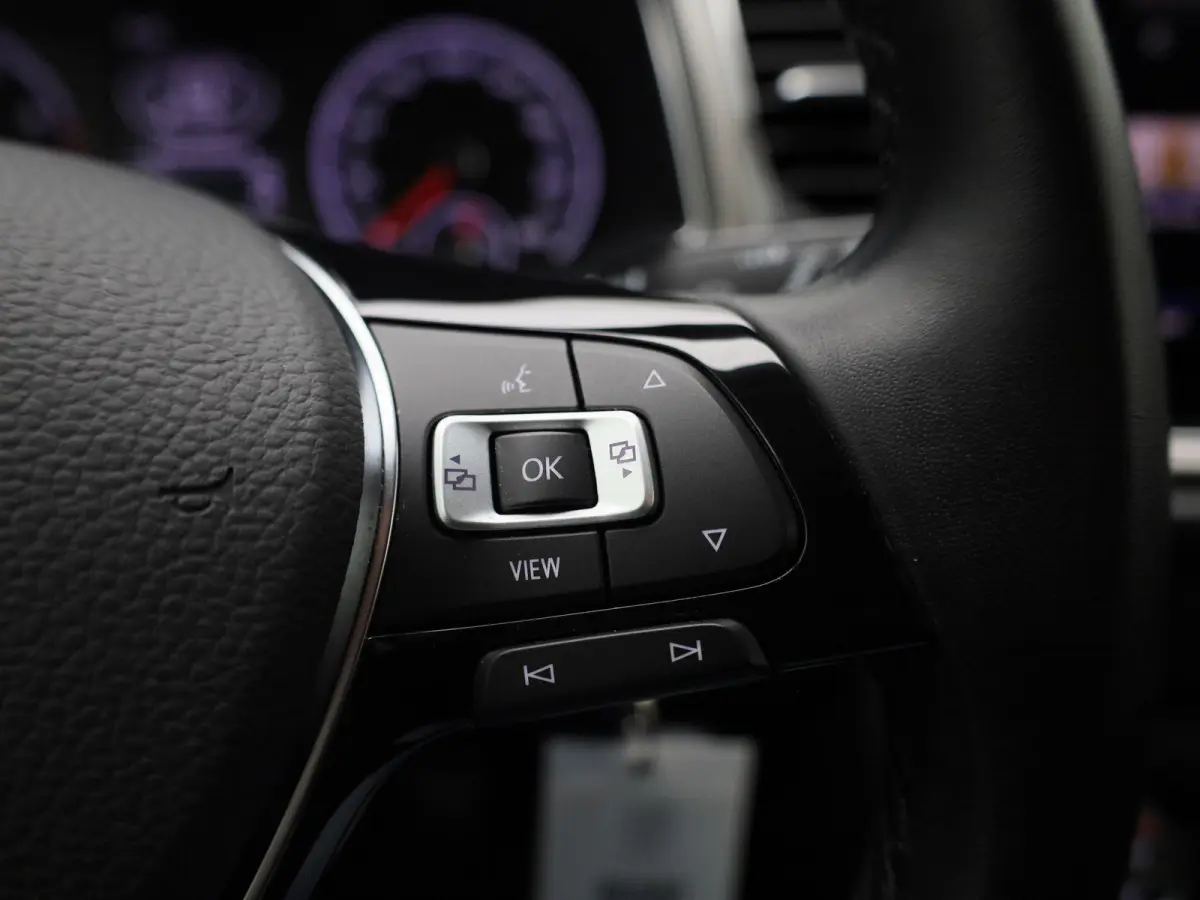 1.0 TSI Style Business 110 PK | Navigatie | Parkeersensoren | Climate Control | Adaptive Cruise Control | Achterklep, elektrisch bedienbaar | Apple Carplay | Android Auto |