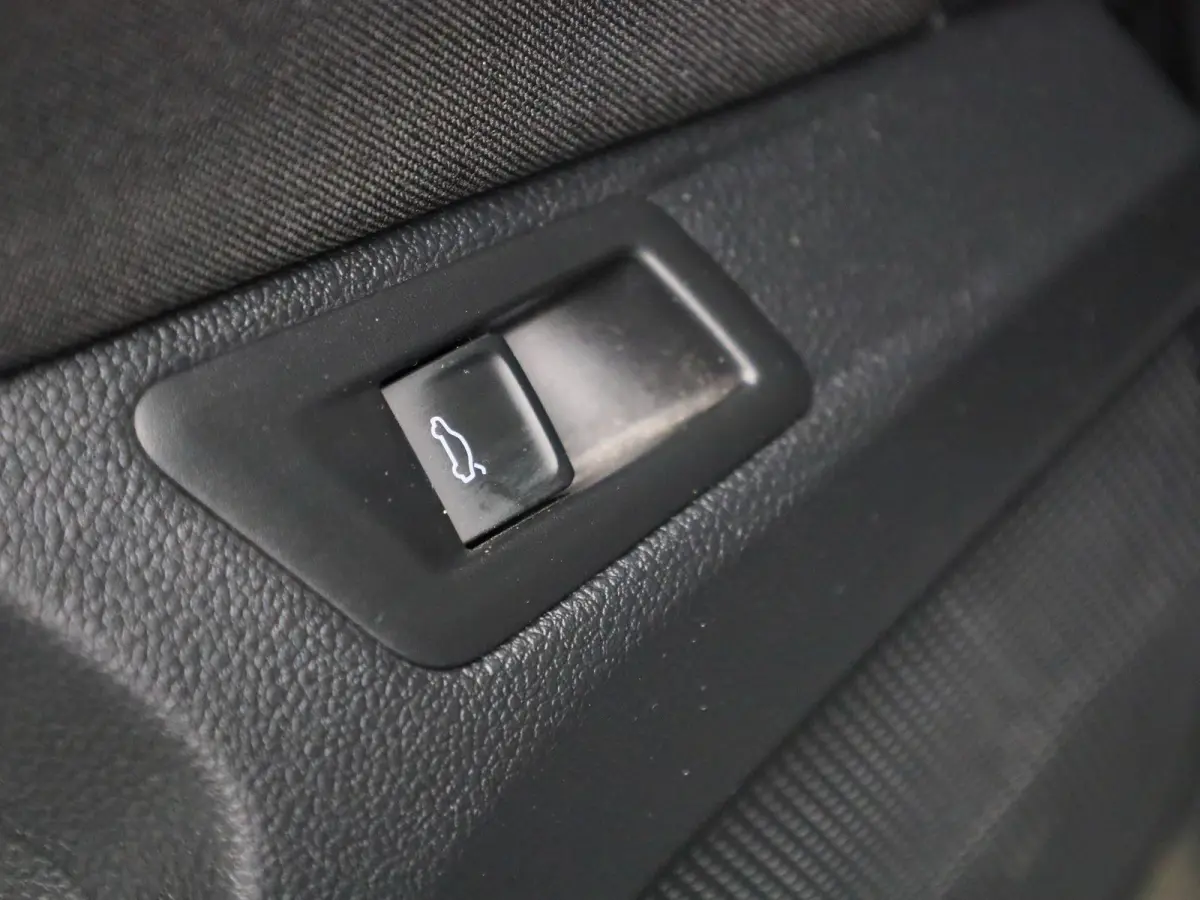 1.0 TSI Style Business 110 PK | Navigatie | Parkeersensoren | Climate Control | Adaptive Cruise Control | Achterklep, elektrisch bedienbaar | Apple Carplay | Android Auto |