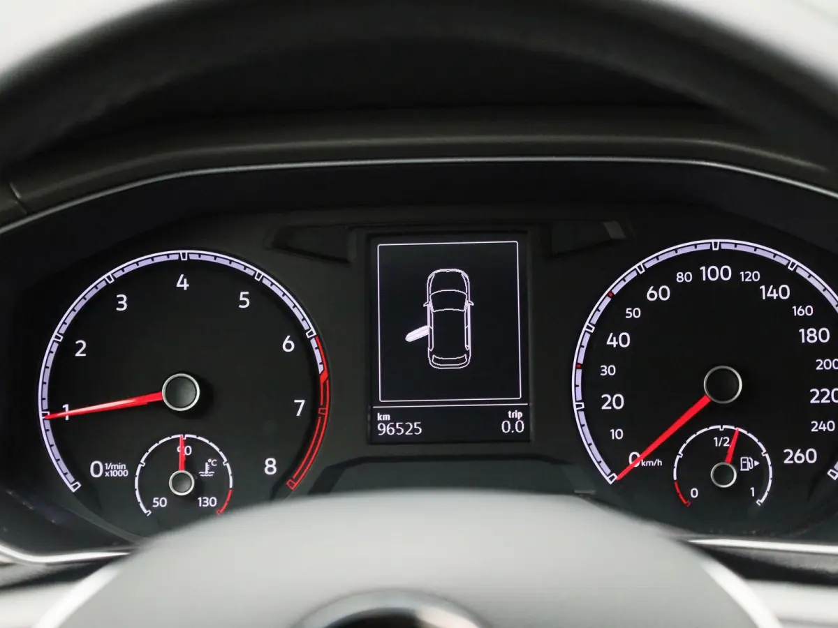 1.0 TSI Style Business 110 PK | Navigatie | Parkeersensoren | Climate Control | Adaptive Cruise Control | Achterklep, elektrisch bedienbaar | Apple Carplay | Android Auto |