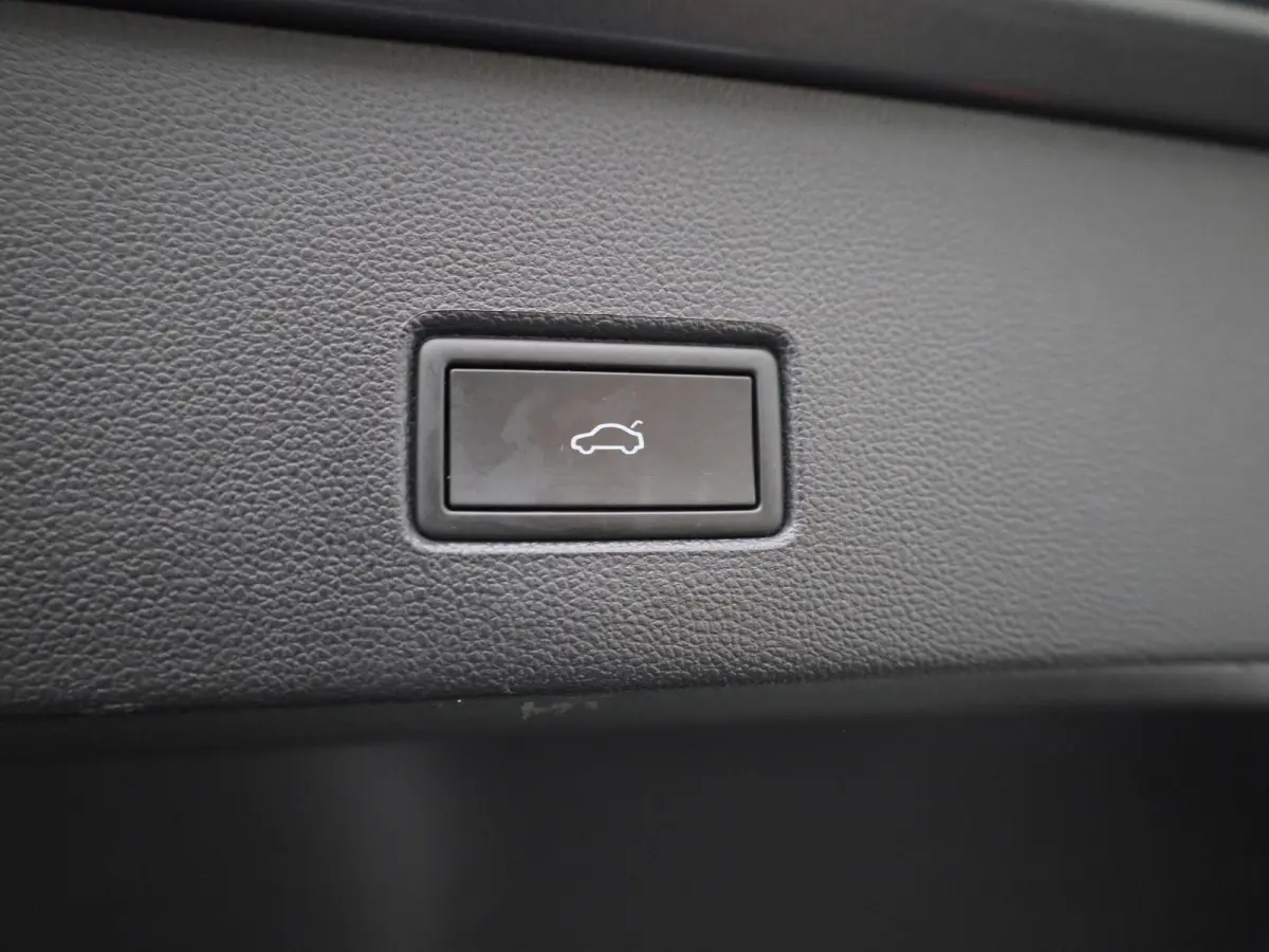 1.0 TSI Style Business 110 PK | Navigatie | Parkeersensoren | Climate Control | Adaptive Cruise Control | Achterklep, elektrisch bedienbaar | Apple Carplay | Android Auto |
