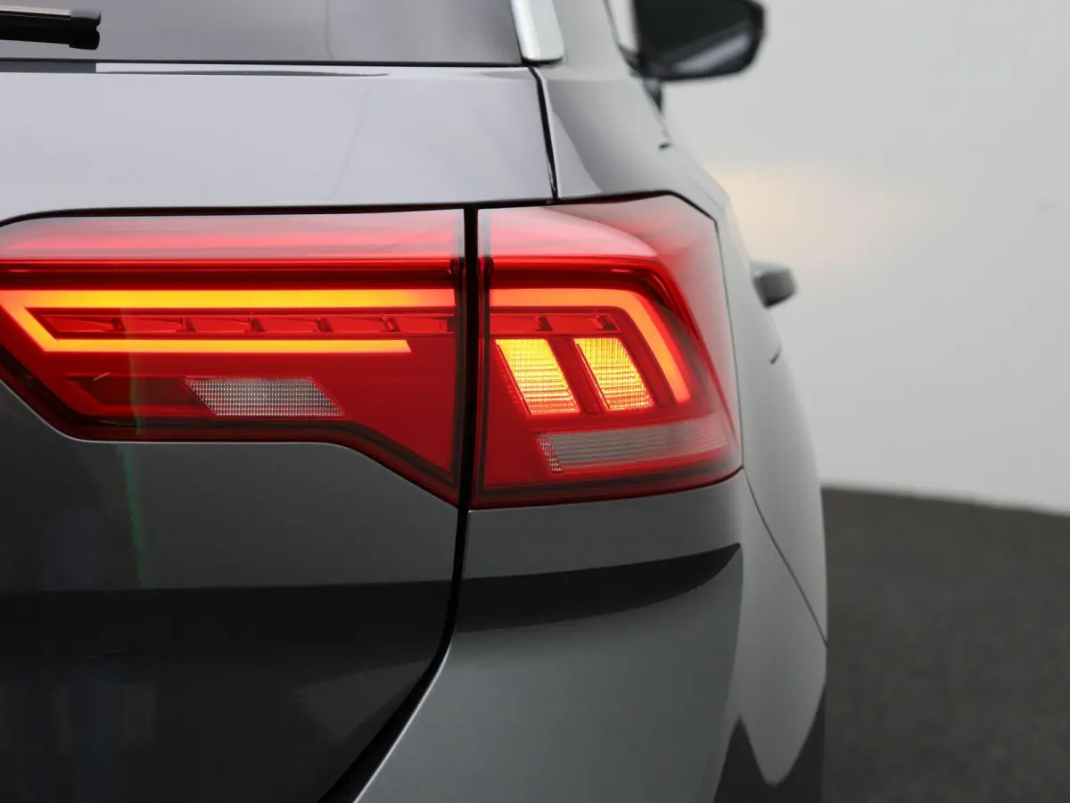 1.0 TSI Style Business 110 PK | Navigatie | Parkeersensoren | Climate Control | Adaptive Cruise Control | Achterklep, elektrisch bedienbaar | Apple Carplay | Android Auto |