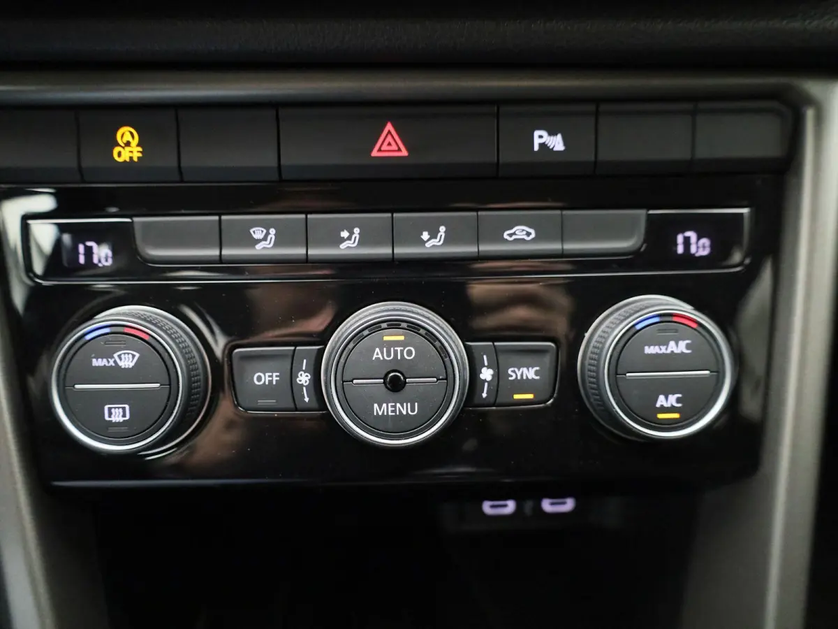 1.0 TSI Style Business 110 PK | Navigatie | Parkeersensoren | Climate Control | Adaptive Cruise Control | Achterklep, elektrisch bedienbaar | Apple Carplay | Android Auto |