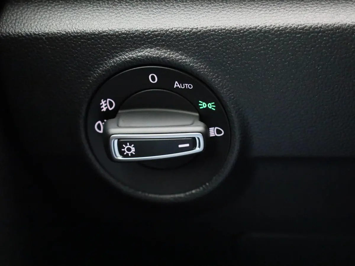 1.0 TSI Style Business 110 PK | Navigatie | Parkeersensoren | Climate Control | Adaptive Cruise Control | Achterklep, elektrisch bedienbaar | Apple Carplay | Android Auto |