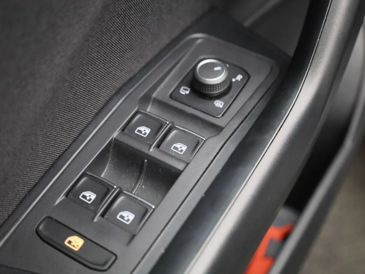 1.0 TSI Style Business 110 PK | Navigatie | Parkeersensoren | Climate Control | Adaptive Cruise Control | Achterklep, elektrisch bedienbaar | Apple Carplay | Android Auto |