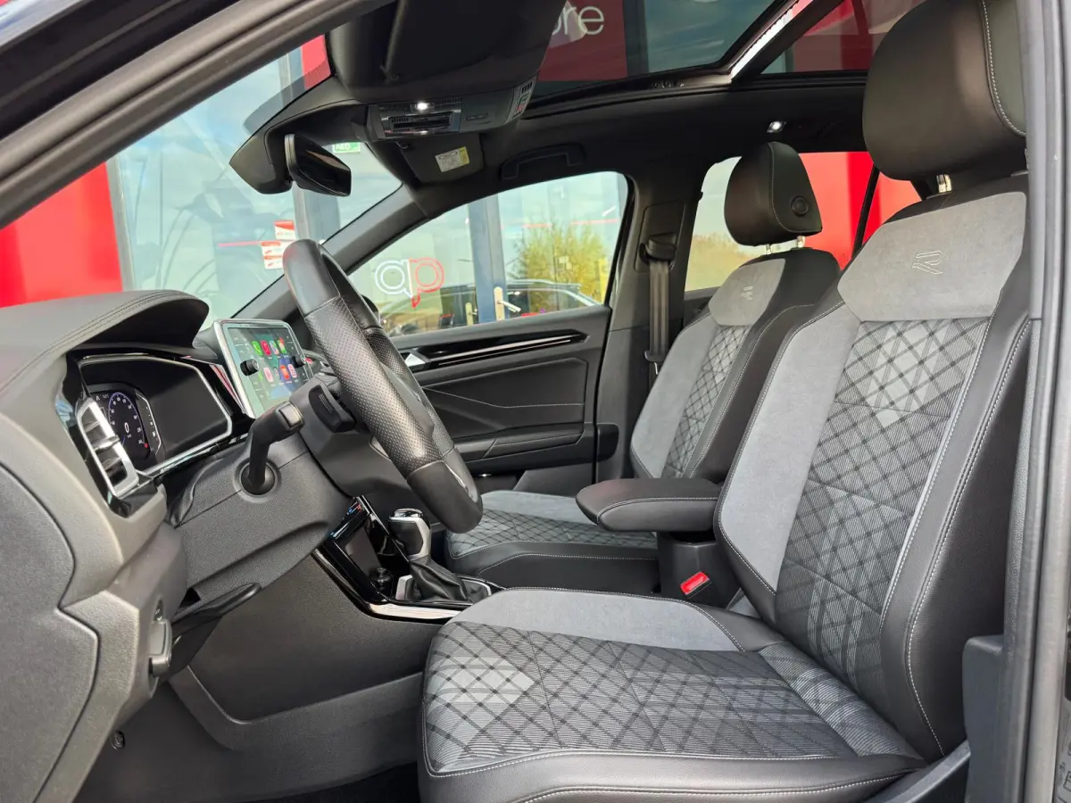 1.5 TSI DSG-7 3 X R-Line | Panorama | Camera | Parksens |Keyless | Carplay |