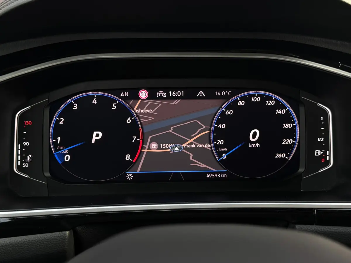 1.5 TSI DSG-7 3 X R-Line | Panorama | Camera | Parksens |Keyless | Carplay |