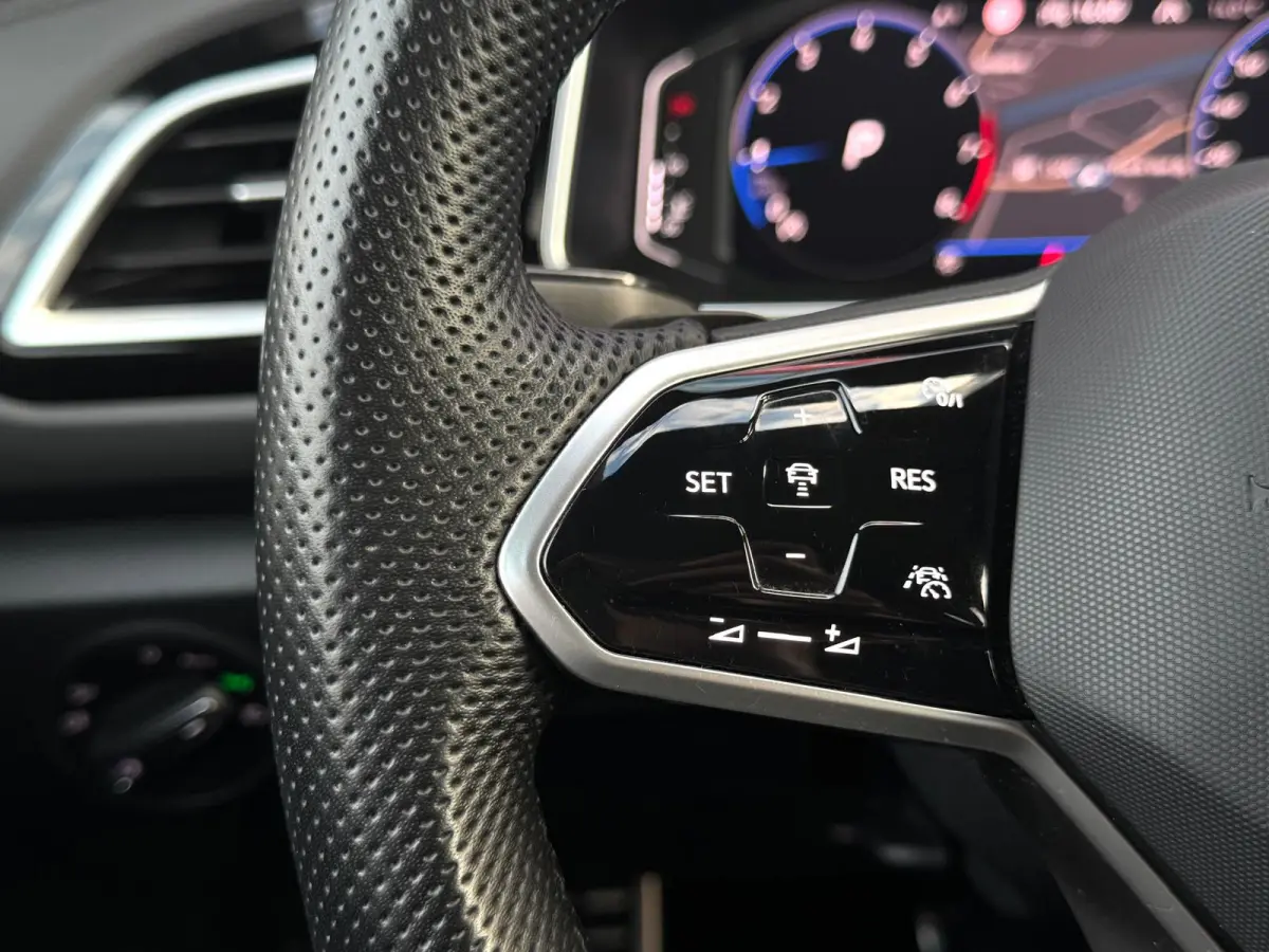 1.5 TSI DSG-7 3 X R-Line | Panorama | Camera | Parksens |Keyless | Carplay |
