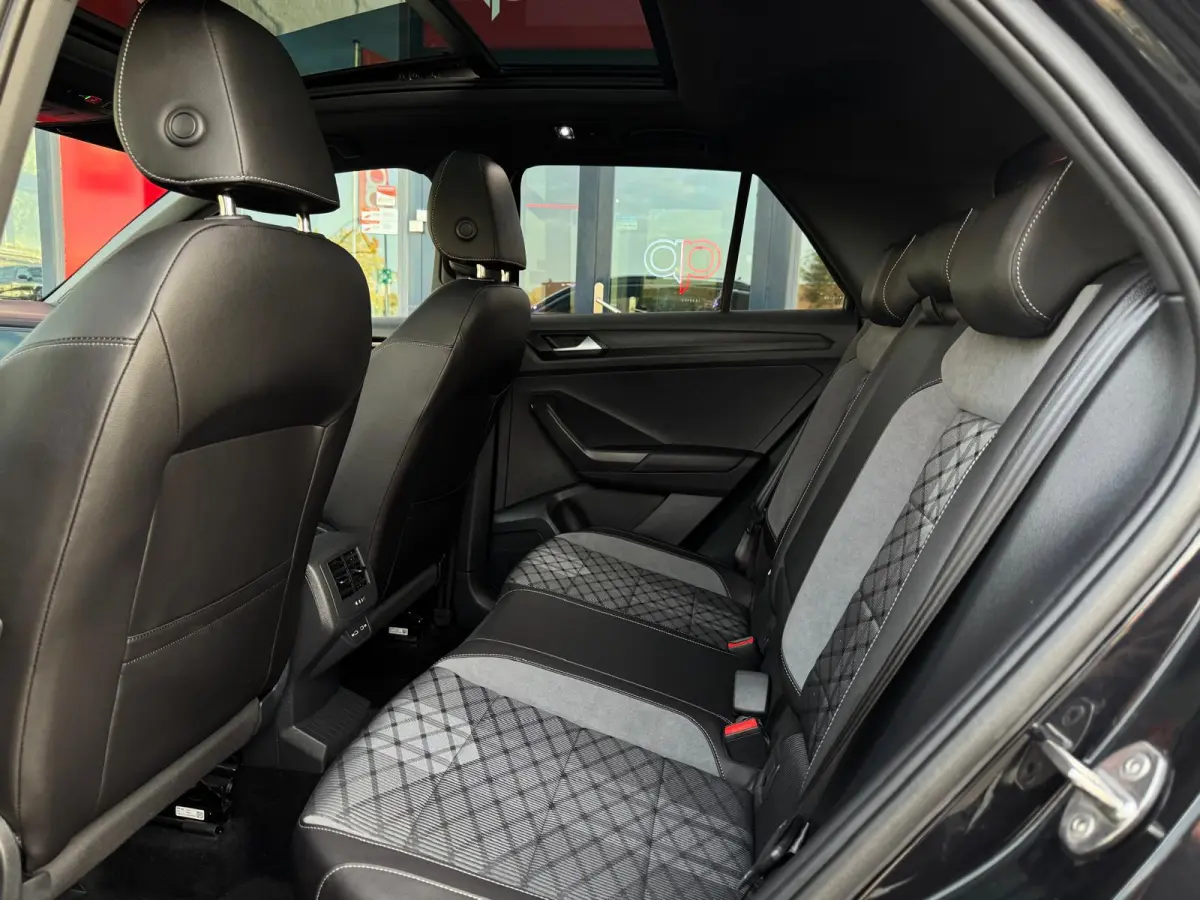 1.5 TSI DSG-7 3 X R-Line | Panorama | Camera | Parksens |Keyless | Carplay |