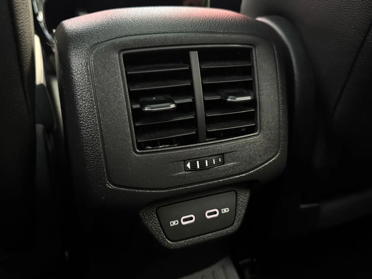 1.5 TSI DSG-7 3 X R-Line | Panorama | Camera | Parksens |Keyless | Carplay |