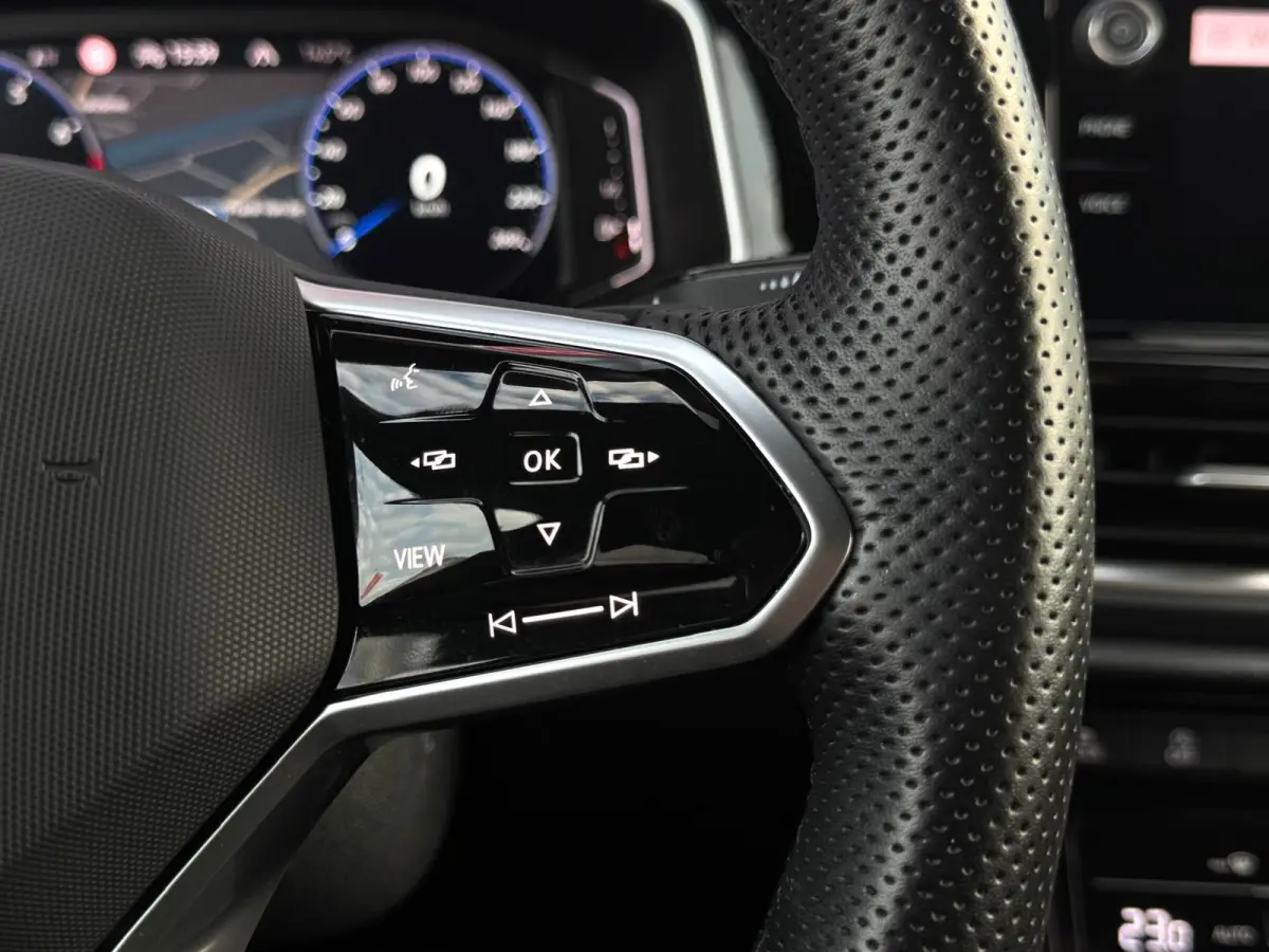 1.5 TSI DSG-7 3 X R-Line | Panorama | Camera | Parksens |Keyless | Carplay |