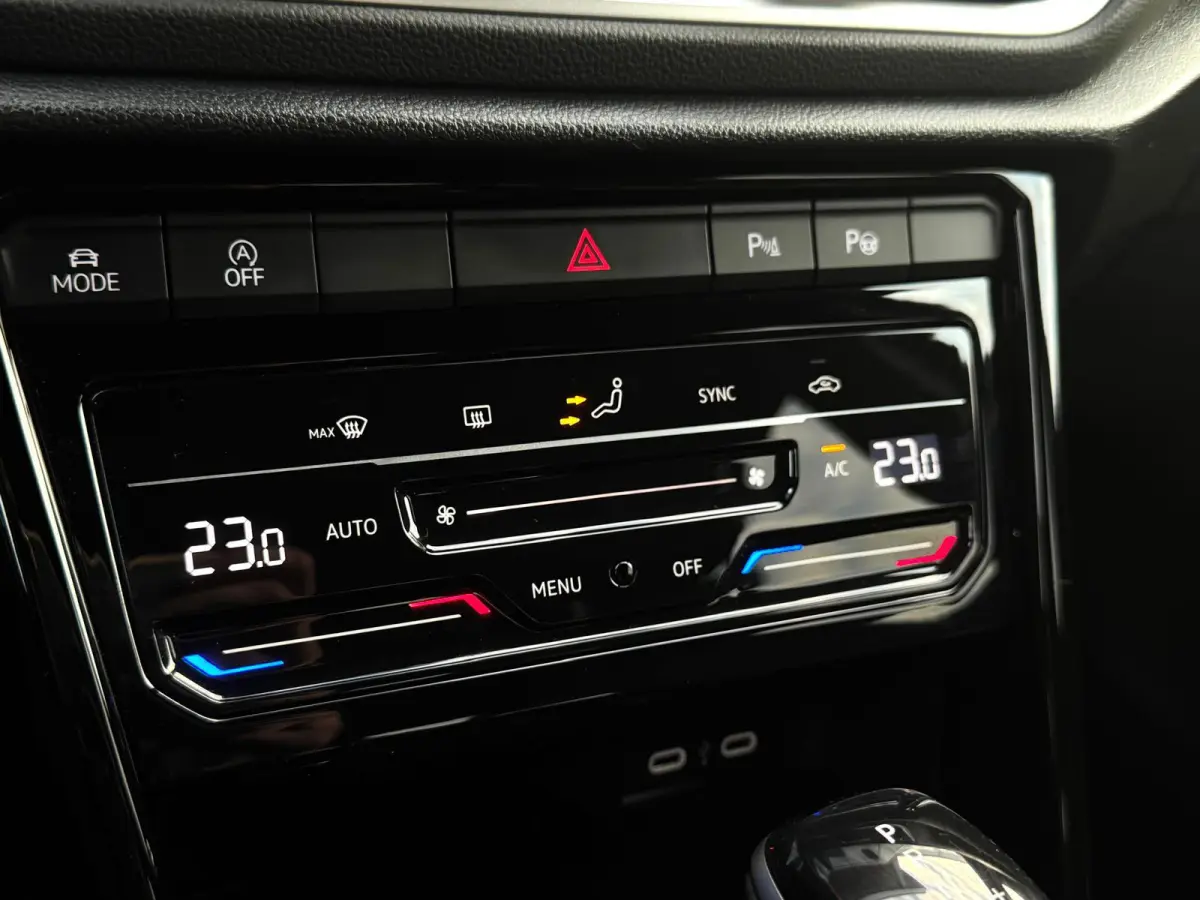 1.5 TSI DSG-7 3 X R-Line | Panorama | Camera | Parksens |Keyless | Carplay |