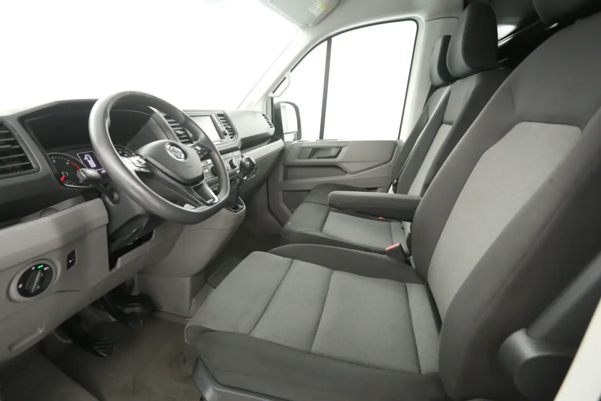 2.0 TDI L3H3 140PK | Airco | Cruise | Camera | 3 Zits | Carplay | Imperiaal | Parkeersens.