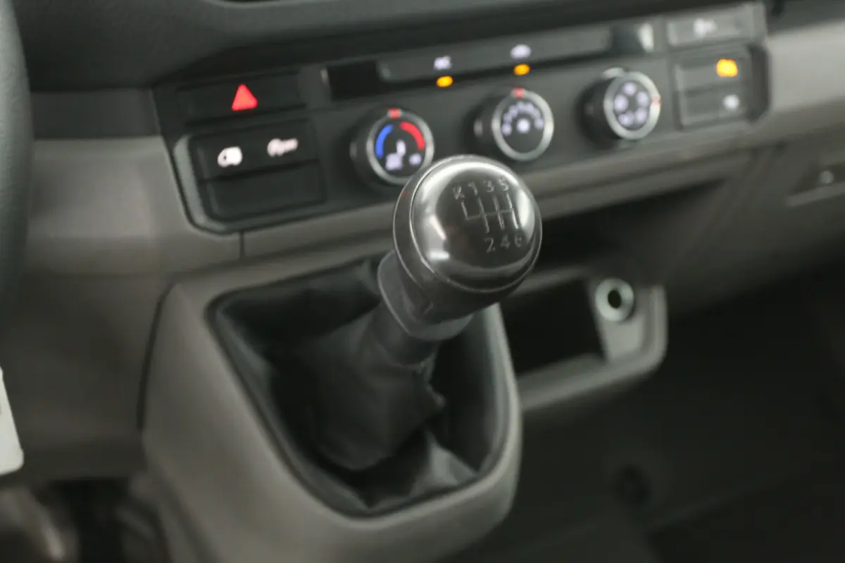 2.0 TDI L3H3 140PK | Airco | Cruise | Camera | 3 Zits | Carplay | Imperiaal | Parkeersens.
