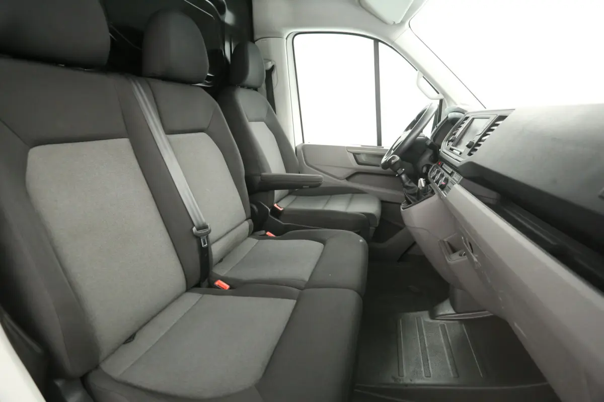 2.0 TDI L3H3 140PK | Airco | Cruise | Camera | 3 Zits | Carplay | Imperiaal | Parkeersens.