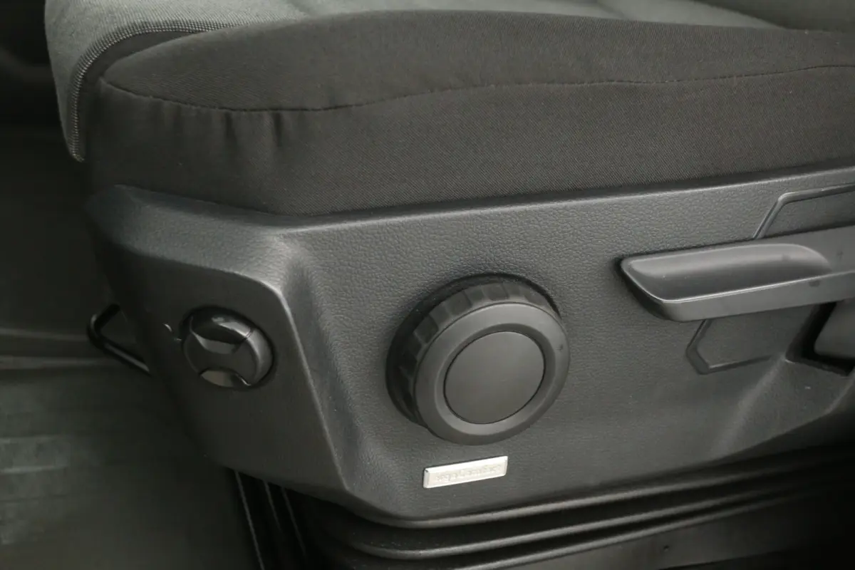 2.0 TDI L3H3 140PK | Airco | Cruise | Camera | 3 Zits | Carplay | Imperiaal | Parkeersens.