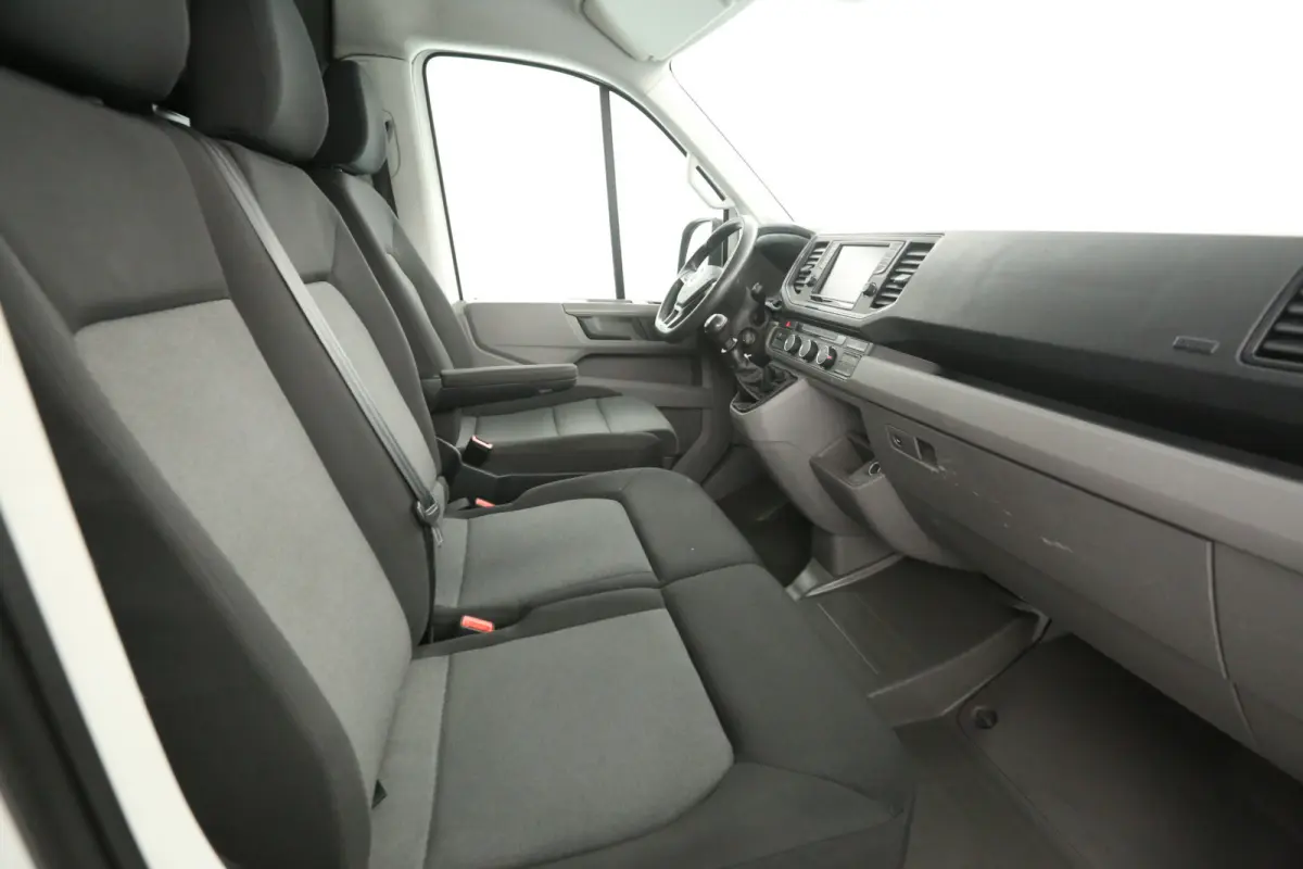 2.0 TDI L3H3 140PK | Airco | Cruise | Camera | 3 Zits | Carplay | Imperiaal | Parkeersens.