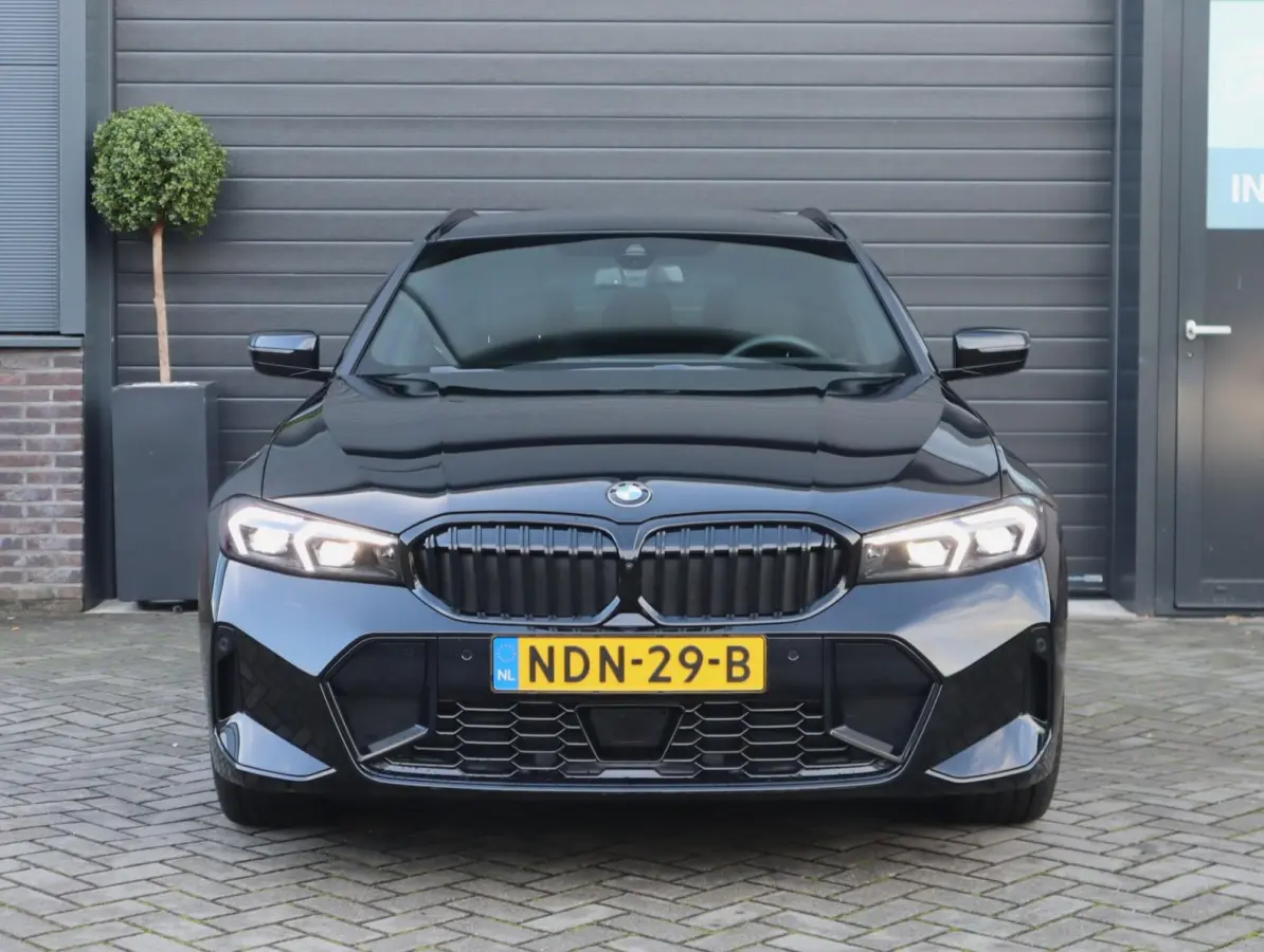 330i xDrive | Pano | Trekhaak | 360 Camera | HUD