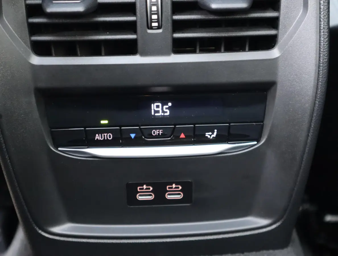 330i xDrive | Pano | Trekhaak | 360 Camera | HUD