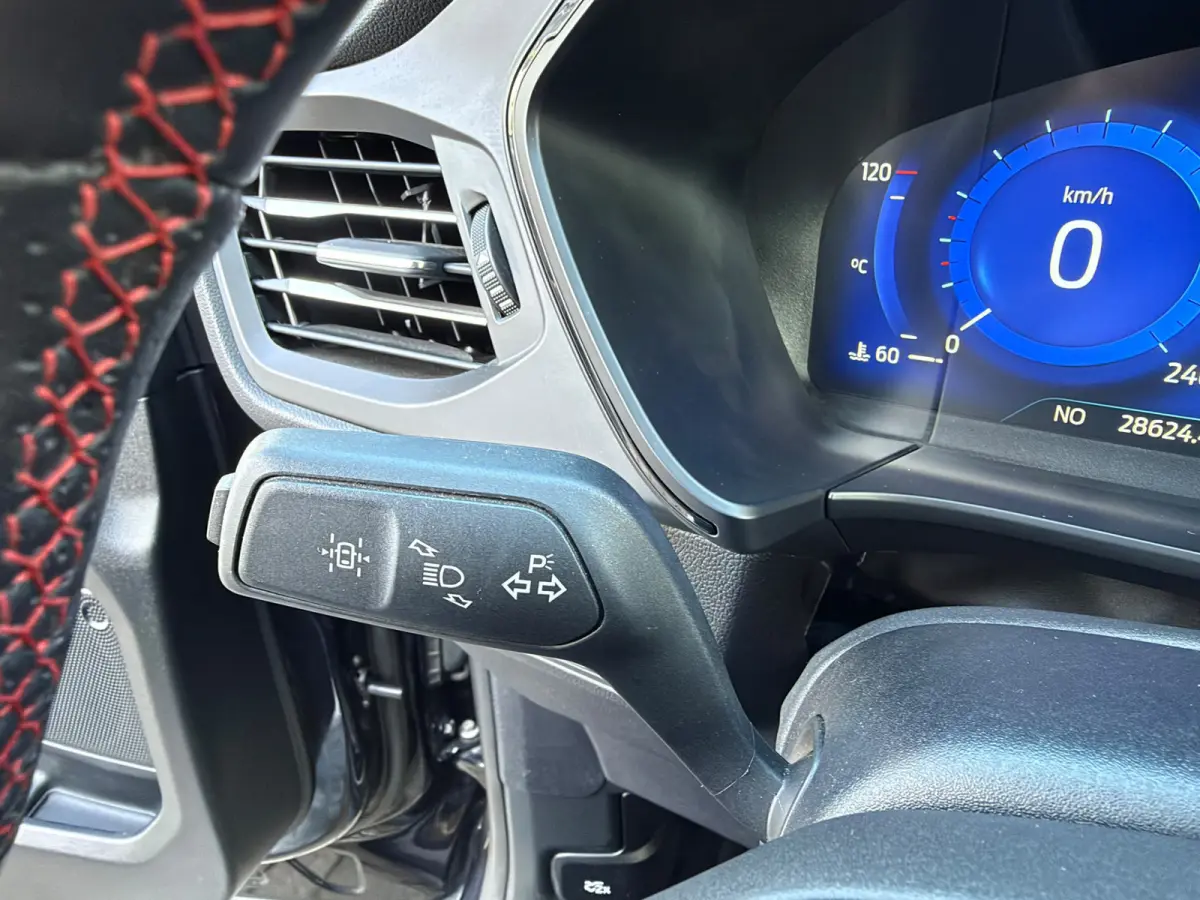 2.5 PHEV ST-Line Automaat Adaptieve cruise control Voor en achter camera Lichtmetalen velgen Privacy glass Navigatie