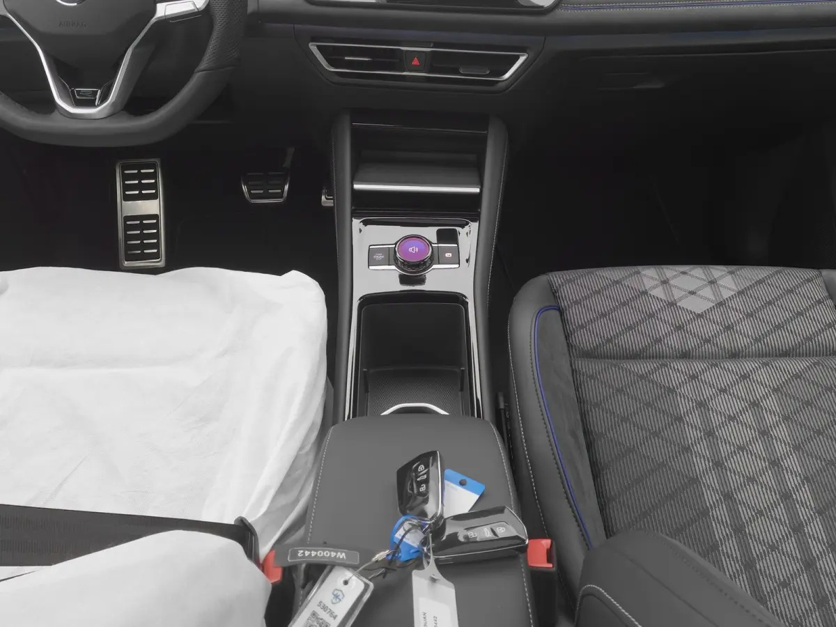 1.5 eHybrid R-Line NEW | PANO | 360° | HUD | ADAPTIVE | STOELMASSAGE | STOEL- EN STUURVERW. | TREKHAAK