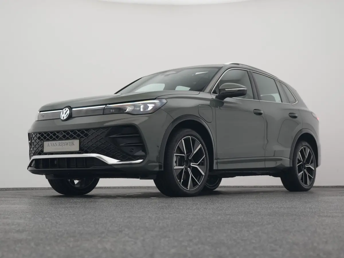 1.5 eHybrid R-Line NEW | PANO | 360° | HUD | ADAPTIVE | STOELMASSAGE | STOEL- EN STUURVERW. | TREKHAAK