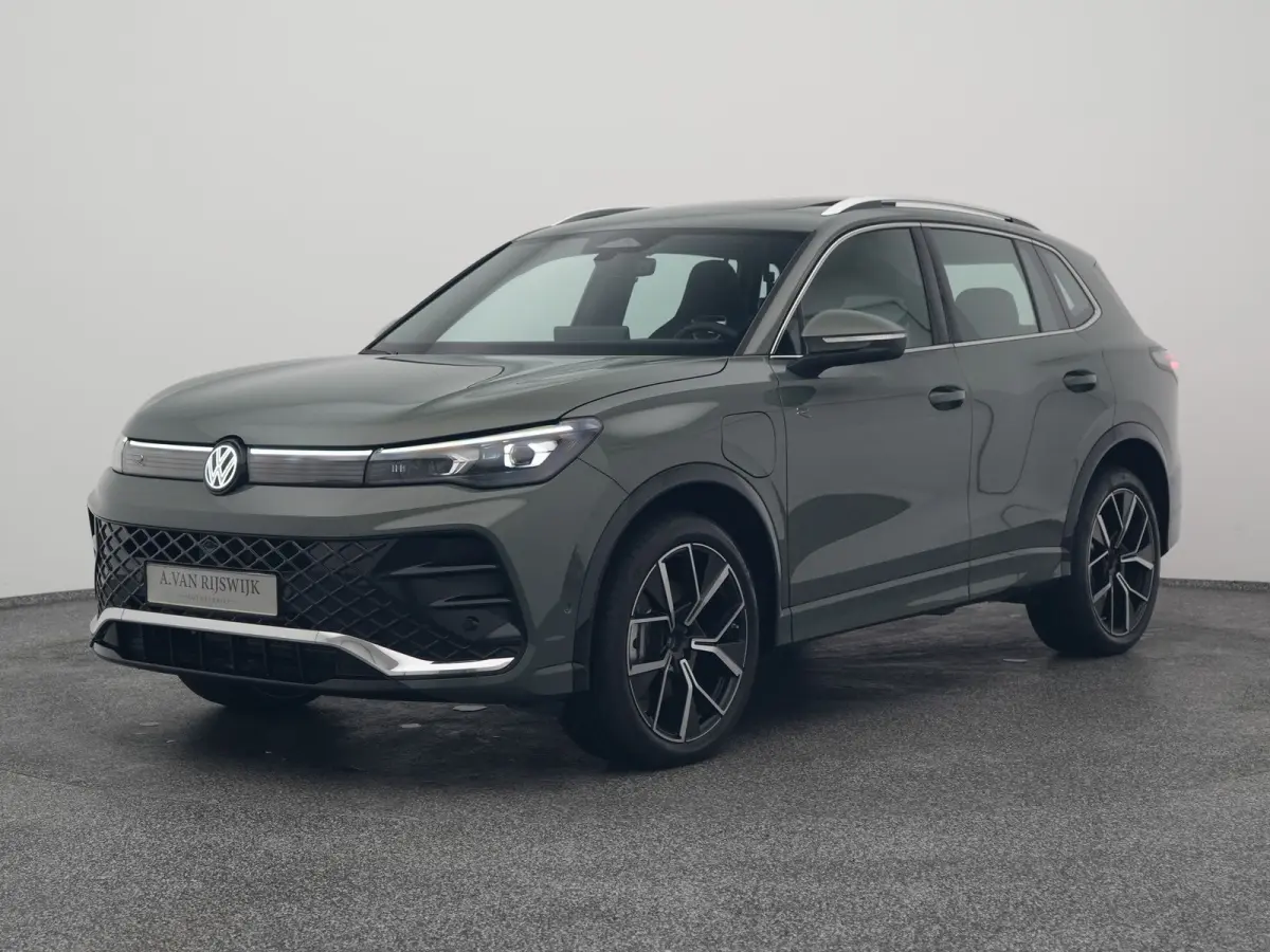 1.5 eHybrid R-Line NEW | PANO | 360° | HUD | ADAPTIVE | STOELMASSAGE | STOEL- EN STUURVERW. | TREKHAAK
