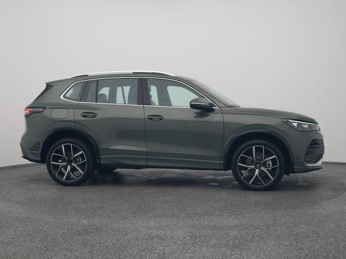 1.5 eHybrid R-Line NEW | PANO | 360° | HUD | ADAPTIVE | STOELMASSAGE | STOEL- EN STUURVERW. | TREKHAAK