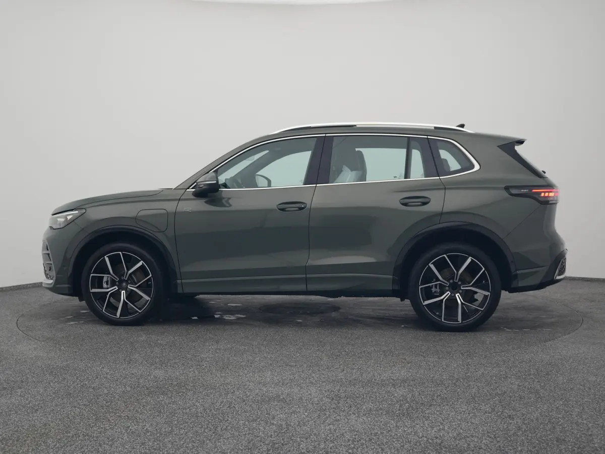 1.5 eHybrid R-Line NEW | PANO | 360° | HUD | ADAPTIVE | STOELMASSAGE | STOEL- EN STUURVERW. | TREKHAAK