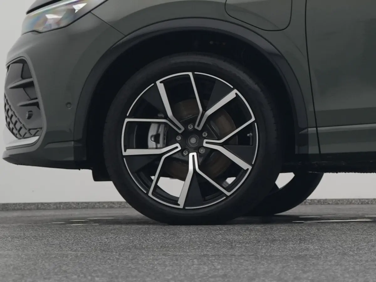 1.5 eHybrid R-Line NEW | PANO | 360° | HUD | ADAPTIVE | STOELMASSAGE | STOEL- EN STUURVERW. | TREKHAAK