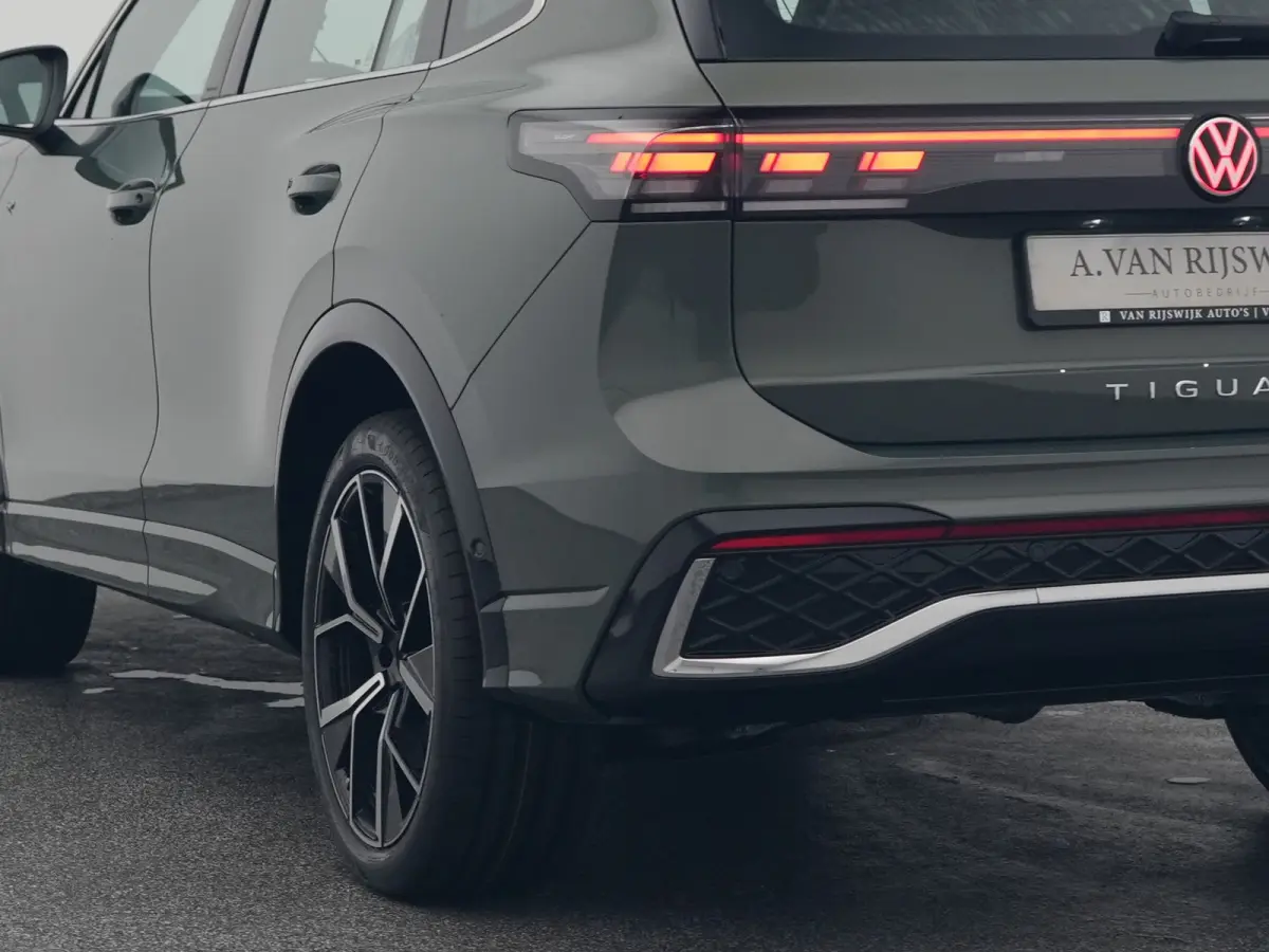 1.5 eHybrid R-Line NEW | PANO | 360° | HUD | ADAPTIVE | STOELMASSAGE | STOEL- EN STUURVERW. | TREKHAAK