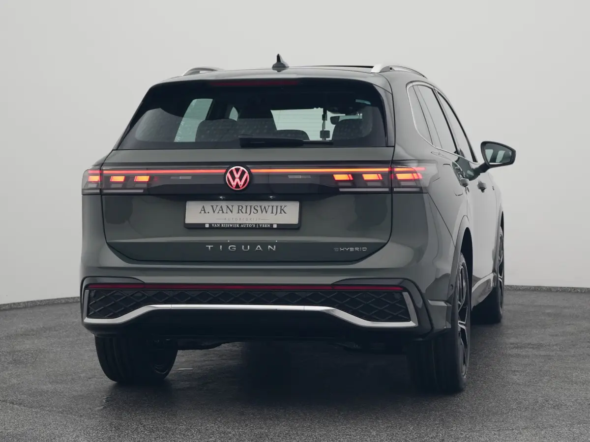 1.5 eHybrid R-Line NEW | PANO | 360° | HUD | ADAPTIVE | STOELMASSAGE | STOEL- EN STUURVERW. | TREKHAAK