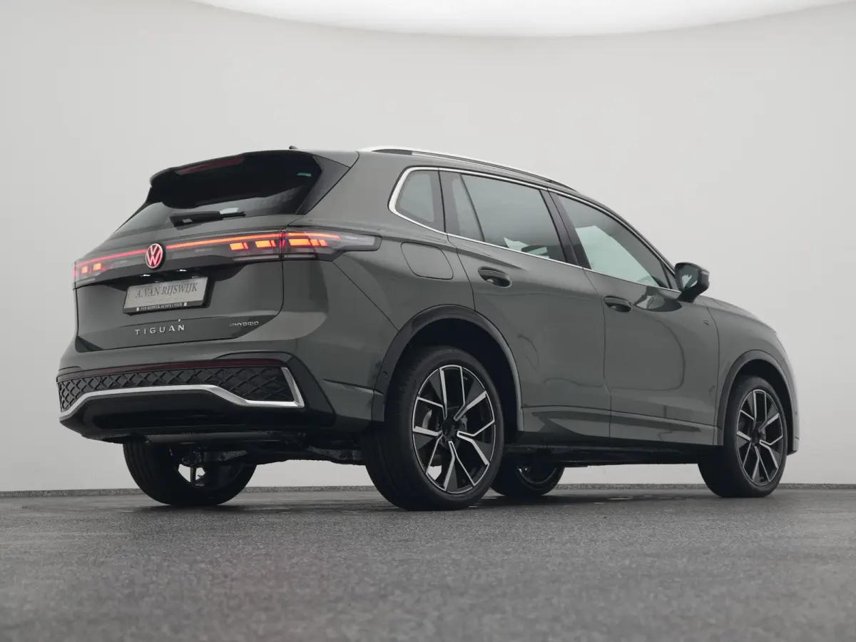 1.5 eHybrid R-Line NEW | PANO | 360° | HUD | ADAPTIVE | STOELMASSAGE | STOEL- EN STUURVERW. | TREKHAAK