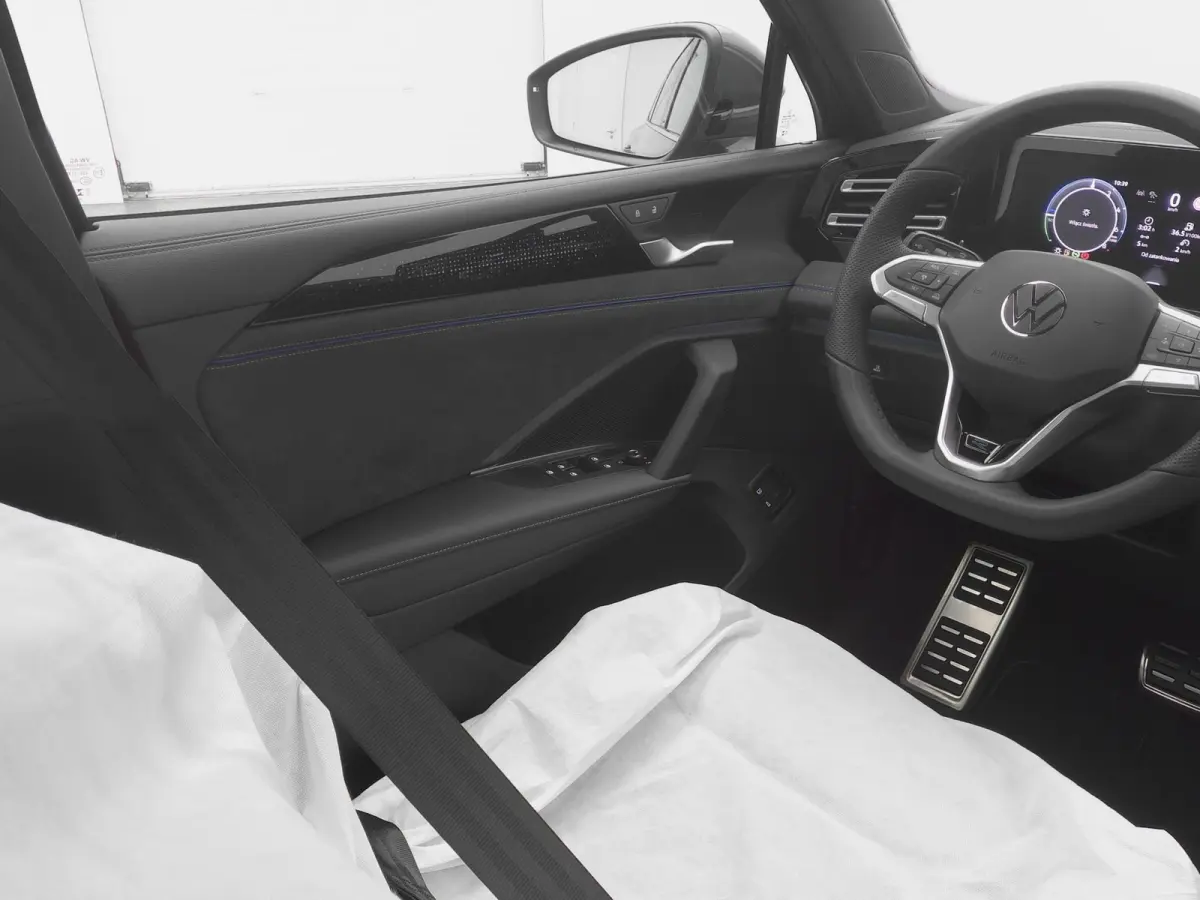 1.5 eHybrid R-Line NEW | PANO | 360° | HUD | ADAPTIVE | STOELMASSAGE | STOEL- EN STUURVERW. | TREKHAAK