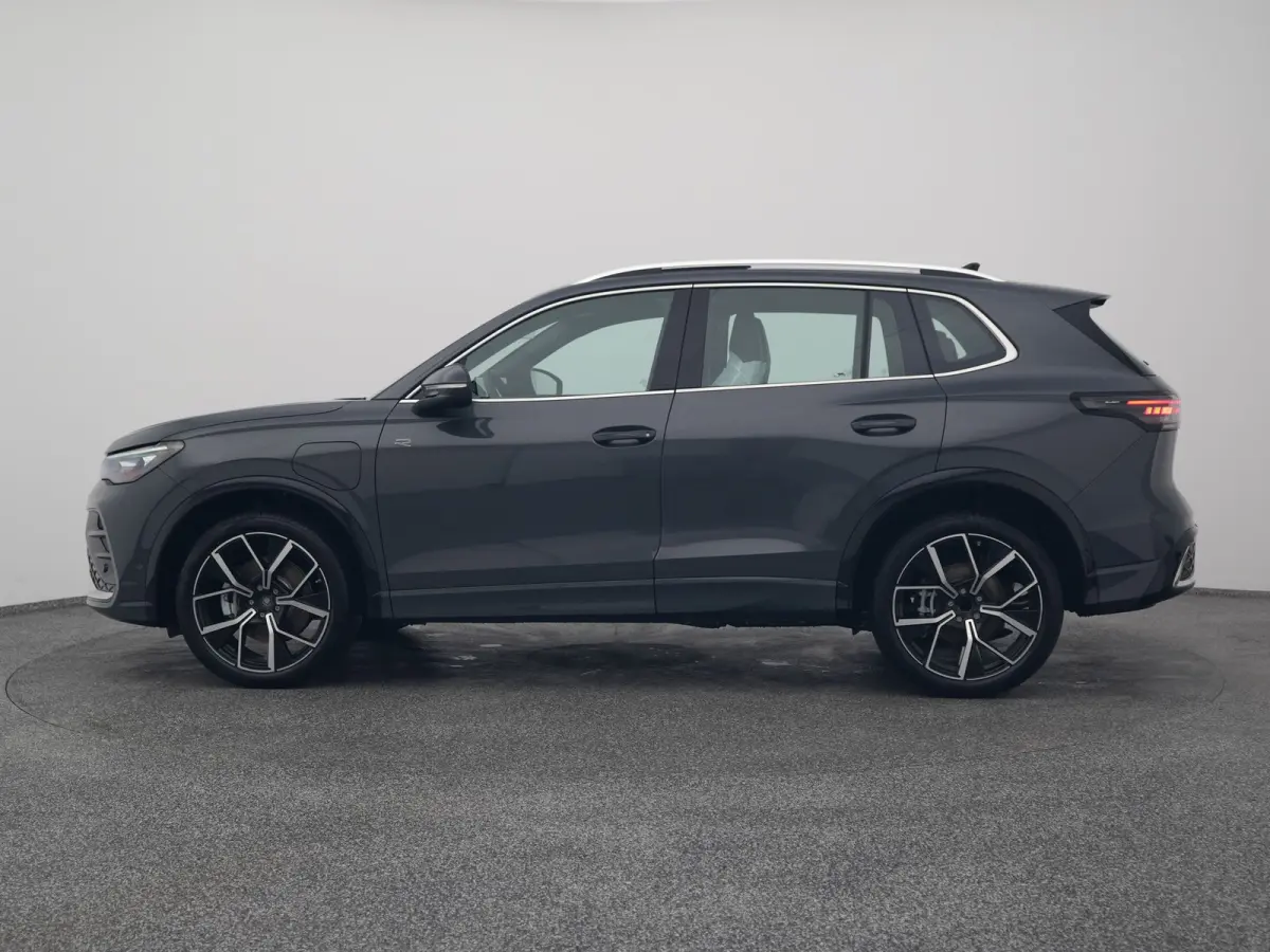 1.5 eHybrid R-Line NEW | PANO | 360° | HUD | ADAPTIVE | STOELMASSAGE | STOEL- EN STUURVERW. | TREKHAAK