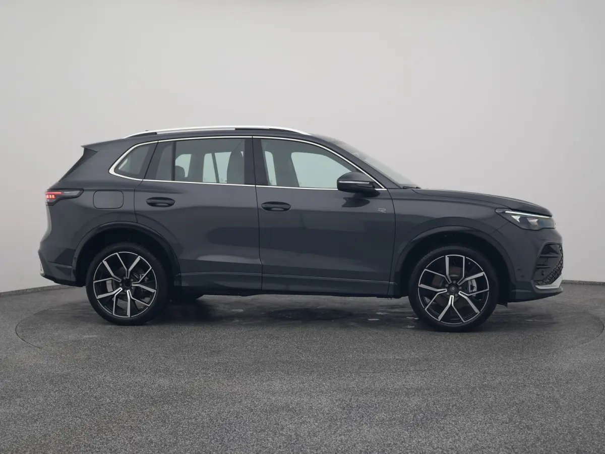 1.5 eHybrid R-Line NEW | PANO | 360° | HUD | ADAPTIVE | STOELMASSAGE | STOEL- EN STUURVERW. | TREKHAAK