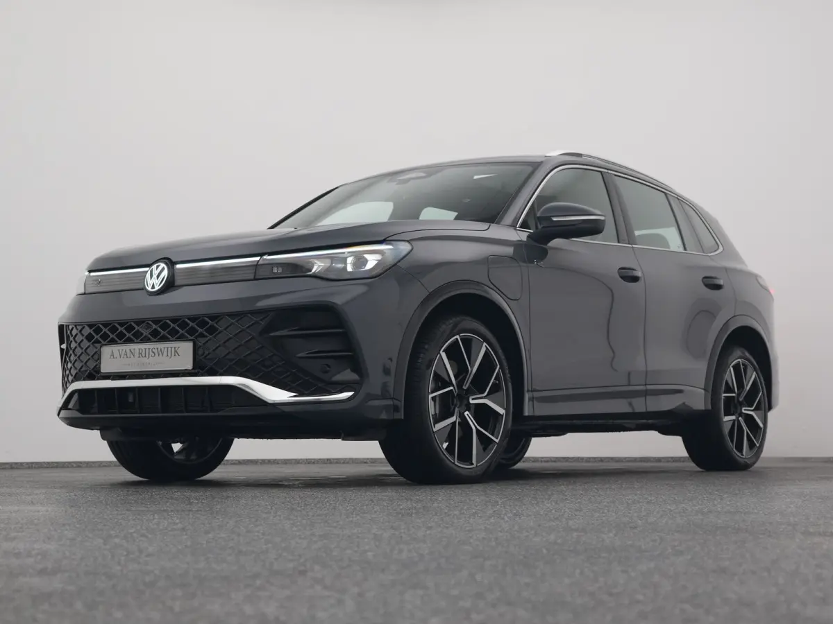 1.5 eHybrid R-Line NEW | PANO | 360° | HUD | ADAPTIVE | STOELMASSAGE | STOEL- EN STUURVERW. | TREKHAAK