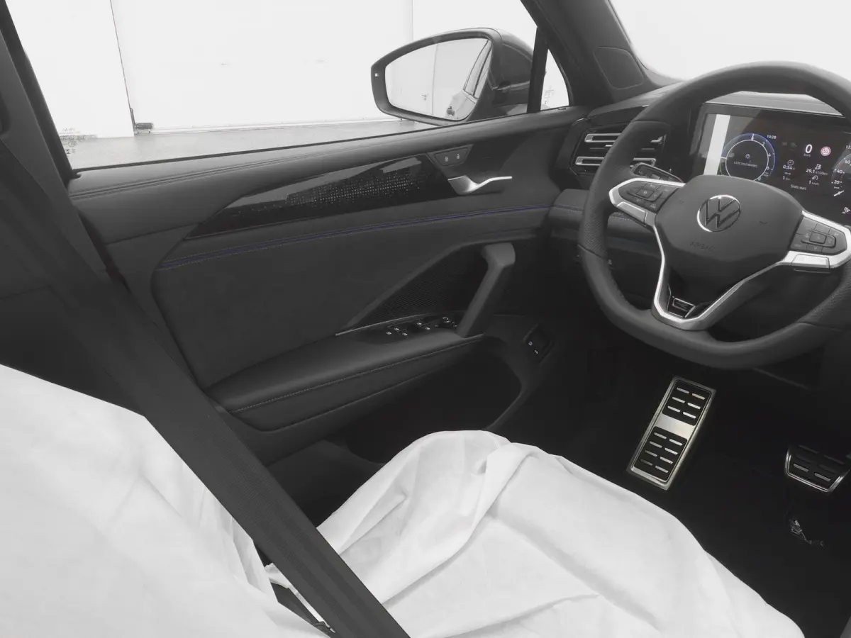 1.5 eHybrid R-Line NEW | PANO | 360° | HUD | ADAPTIVE | STOELMASSAGE | STOEL- EN STUURVERW. | TREKHAAK