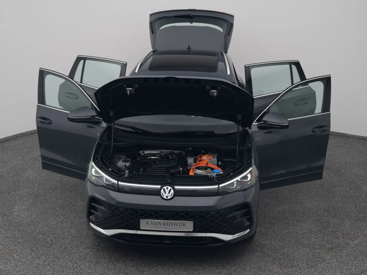 1.5 eHybrid R-Line NEW | PANO | 360° | HUD | ADAPTIVE | STOELMASSAGE | STOEL- EN STUURVERW. | TREKHAAK