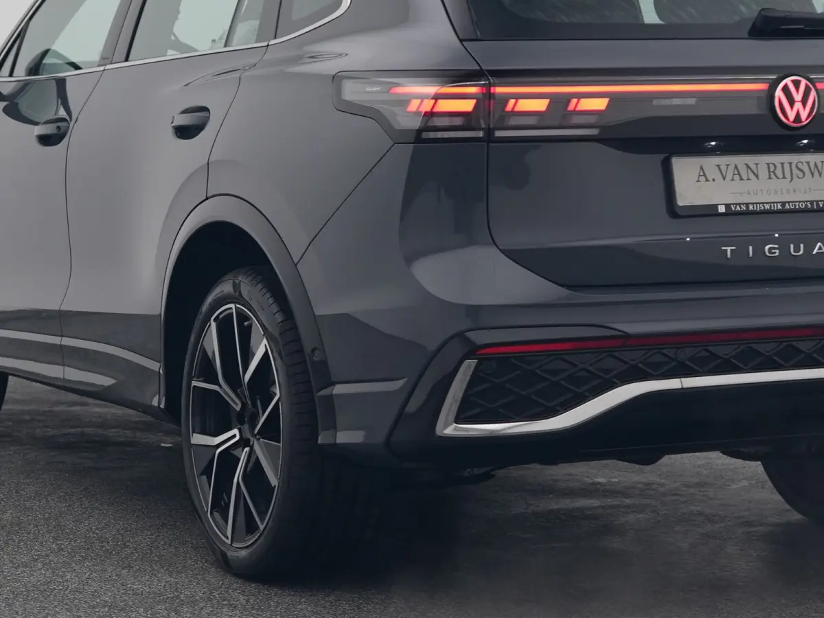 1.5 eHybrid R-Line NEW | PANO | 360° | HUD | ADAPTIVE | STOELMASSAGE | STOEL- EN STUURVERW. | TREKHAAK