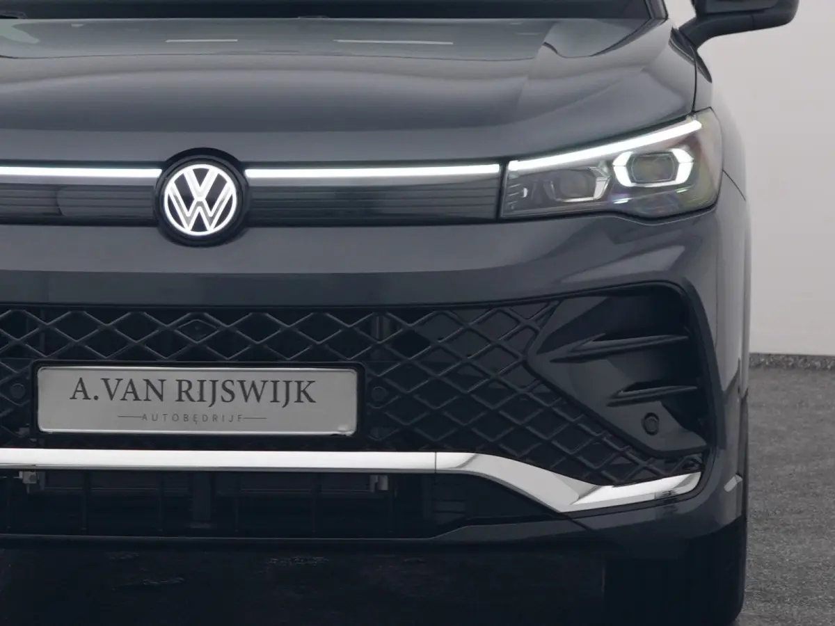 1.5 eHybrid R-Line NEW | PANO | 360° | HUD | ADAPTIVE | STOELMASSAGE | STOEL- EN STUURVERW. | TREKHAAK