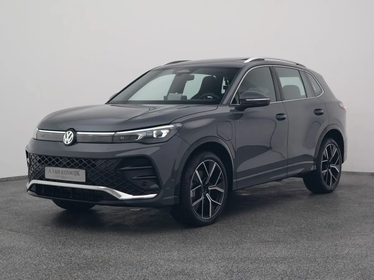 1.5 eHybrid R-Line NEW | PANO | 360° | HUD | ADAPTIVE | STOELMASSAGE | STOEL- EN STUURVERW. | TREKHAAK