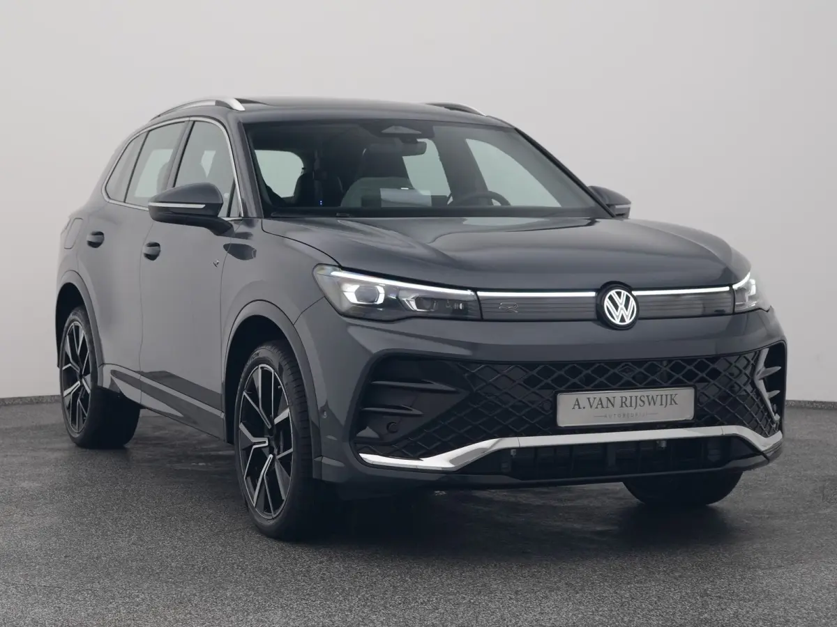 1.5 eHybrid R-Line NEW | PANO | 360° | HUD | ADAPTIVE | STOELMASSAGE | STOEL- EN STUURVERW. | TREKHAAK
