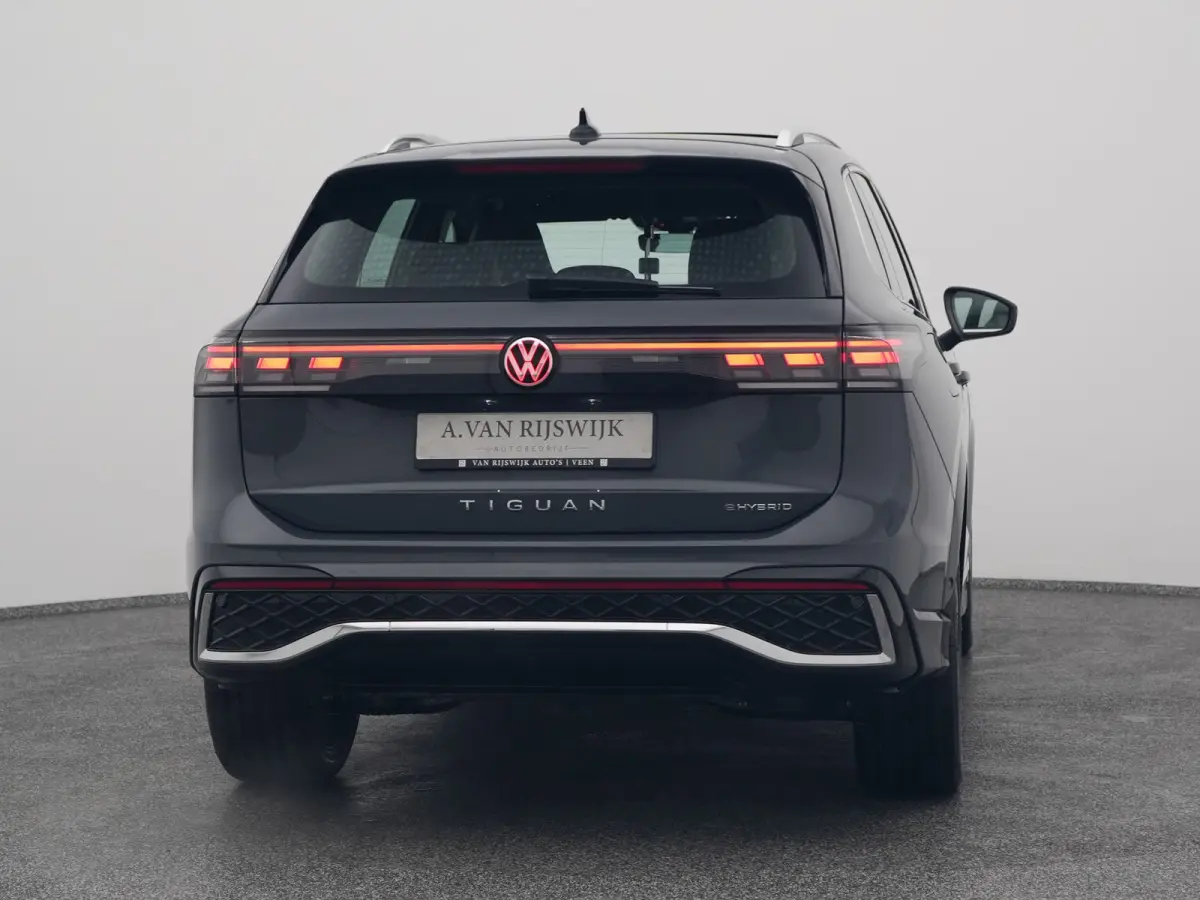 1.5 eHybrid R-Line NEW | PANO | 360° | HUD | ADAPTIVE | STOELMASSAGE | STOEL- EN STUURVERW. | TREKHAAK