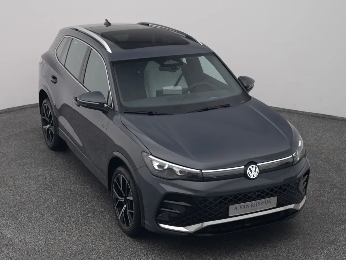 1.5 eHybrid R-Line NEW | PANO | 360° | HUD | ADAPTIVE | STOELMASSAGE | STOEL- EN STUURVERW. | TREKHAAK