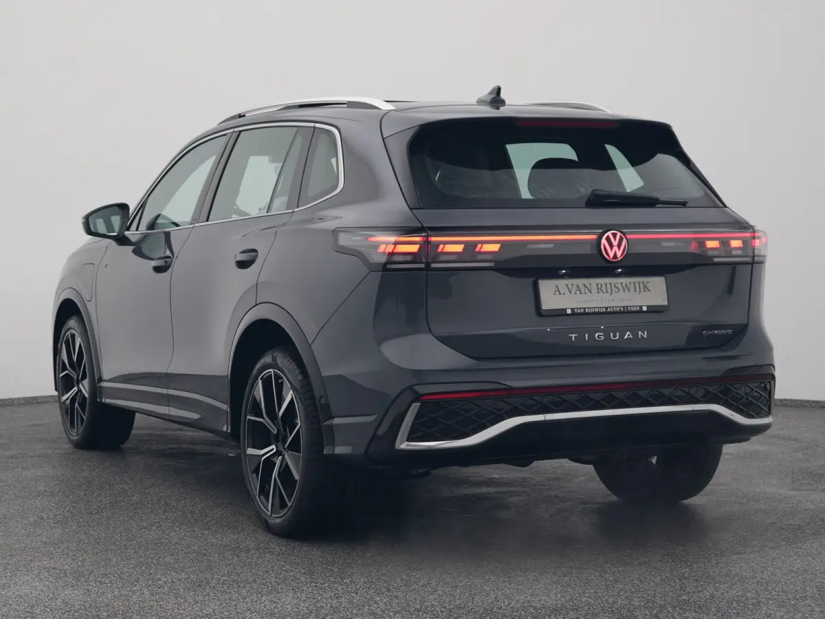 1.5 eHybrid R-Line NEW | PANO | 360° | HUD | ADAPTIVE | STOELMASSAGE | STOEL- EN STUURVERW. | TREKHAAK