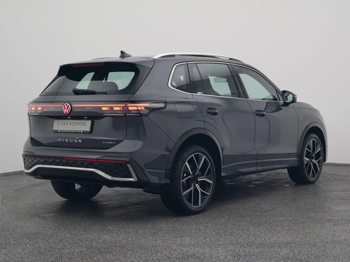 1.5 eHybrid R-Line NEW | PANO | 360° | HUD | ADAPTIVE | STOELMASSAGE | STOEL- EN STUURVERW. | TREKHAAK