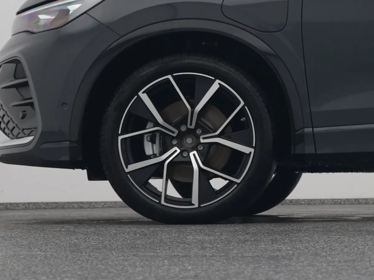 1.5 eHybrid R-Line NEW | PANO | 360° | HUD | ADAPTIVE | STOELMASSAGE | STOEL- EN STUURVERW. | TREKHAAK