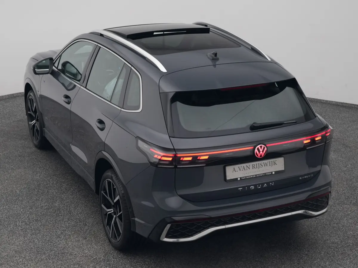 1.5 eHybrid R-Line NEW | PANO | 360° | HUD | ADAPTIVE | STOELMASSAGE | STOEL- EN STUURVERW. | TREKHAAK