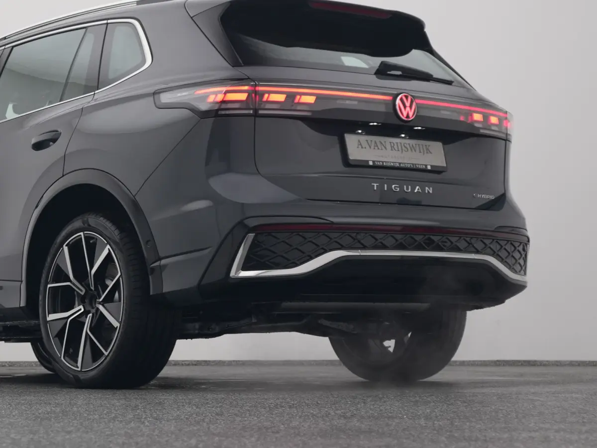 1.5 eHybrid R-Line NEW | PANO | 360° | HUD | ADAPTIVE | STOELMASSAGE | STOEL- EN STUURVERW. | TREKHAAK